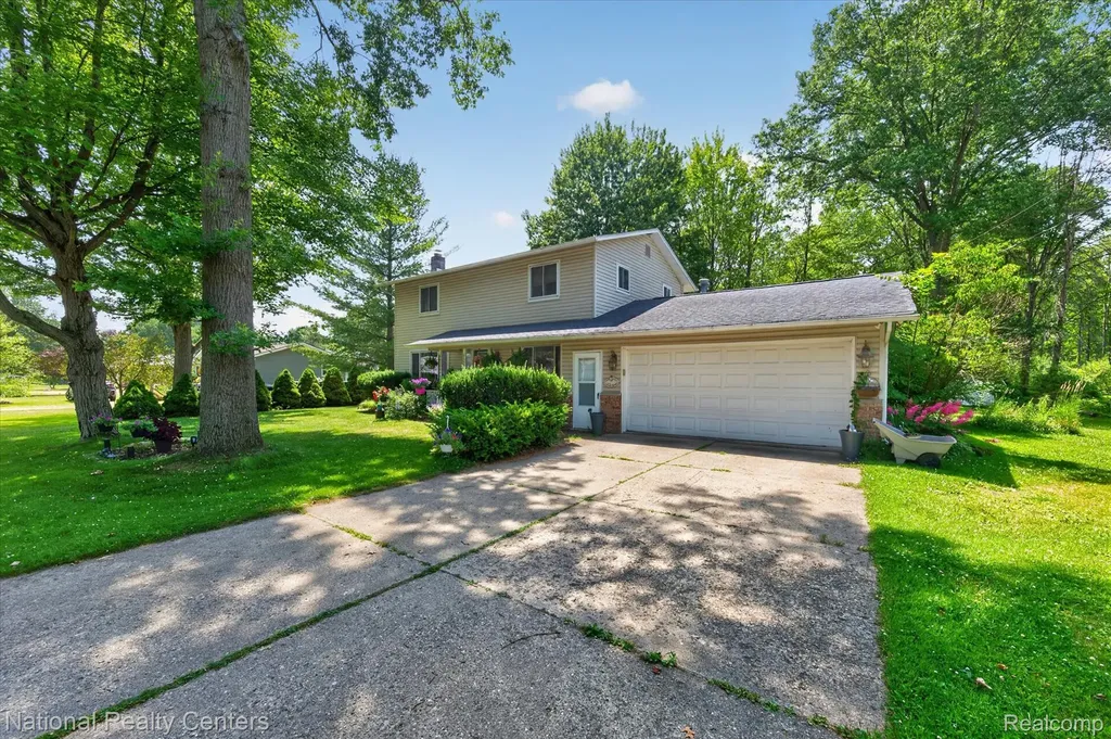 9472 Lakepointe Boulevard Clay Township MI 48001