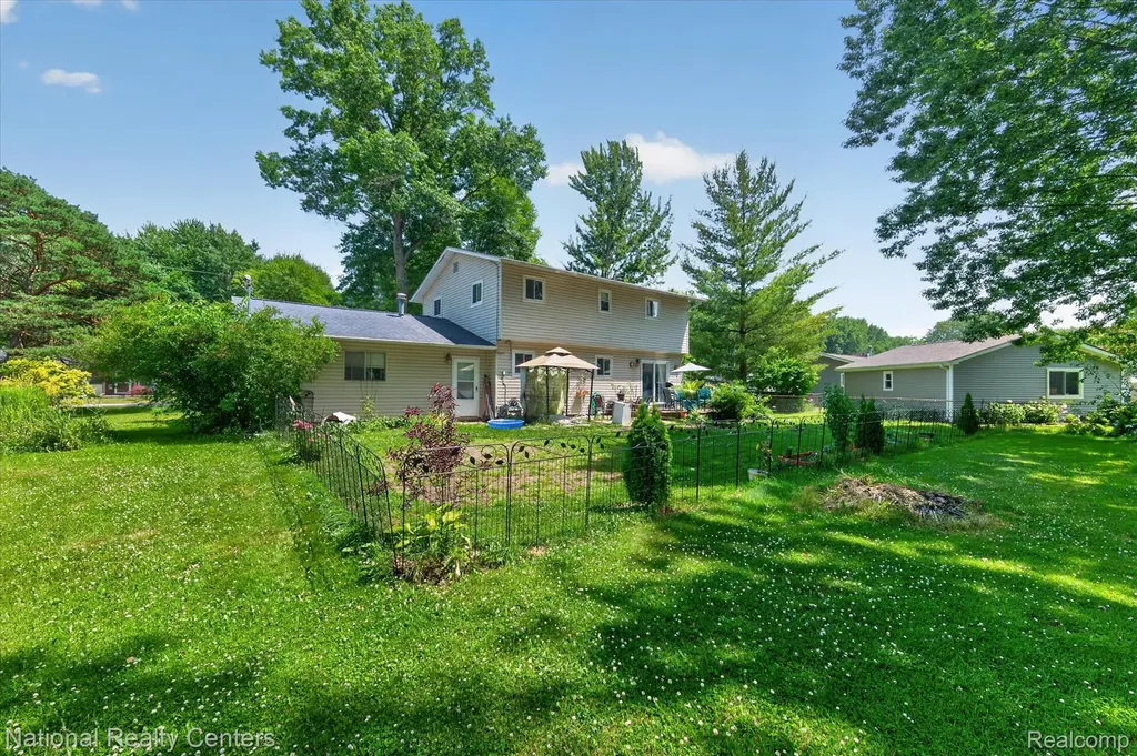 9472 Lakepointe Boulevard Clay Township MI 48001