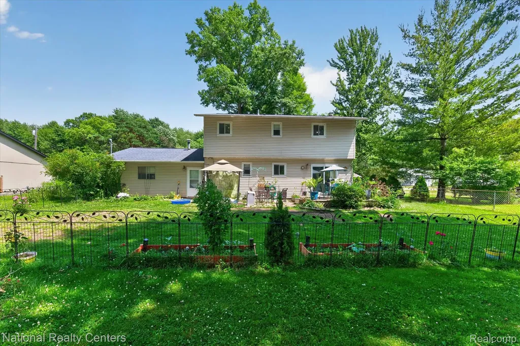 9472 Lakepointe Boulevard Clay Township MI 48001