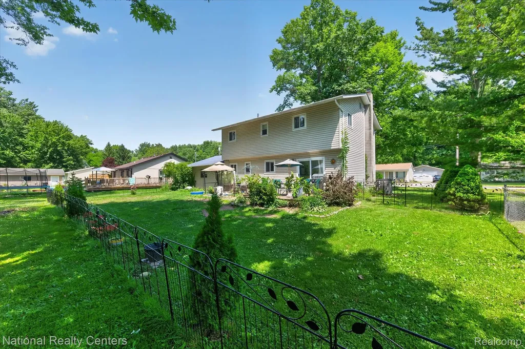 9472 Lakepointe Boulevard Clay Township MI 48001