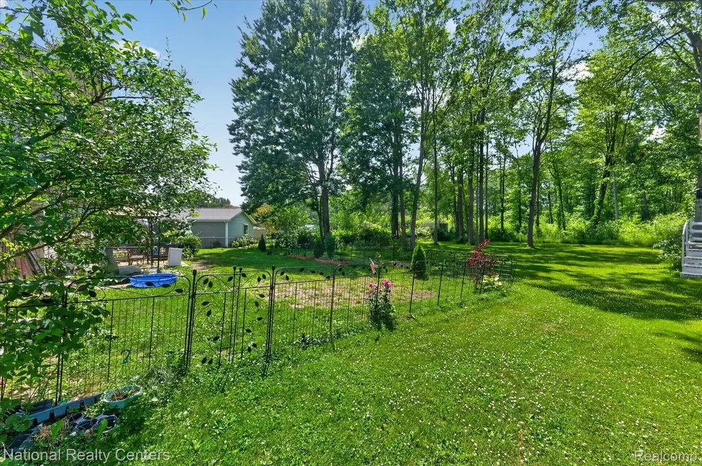 9472 Lakepointe Boulevard Clay Township MI 48001