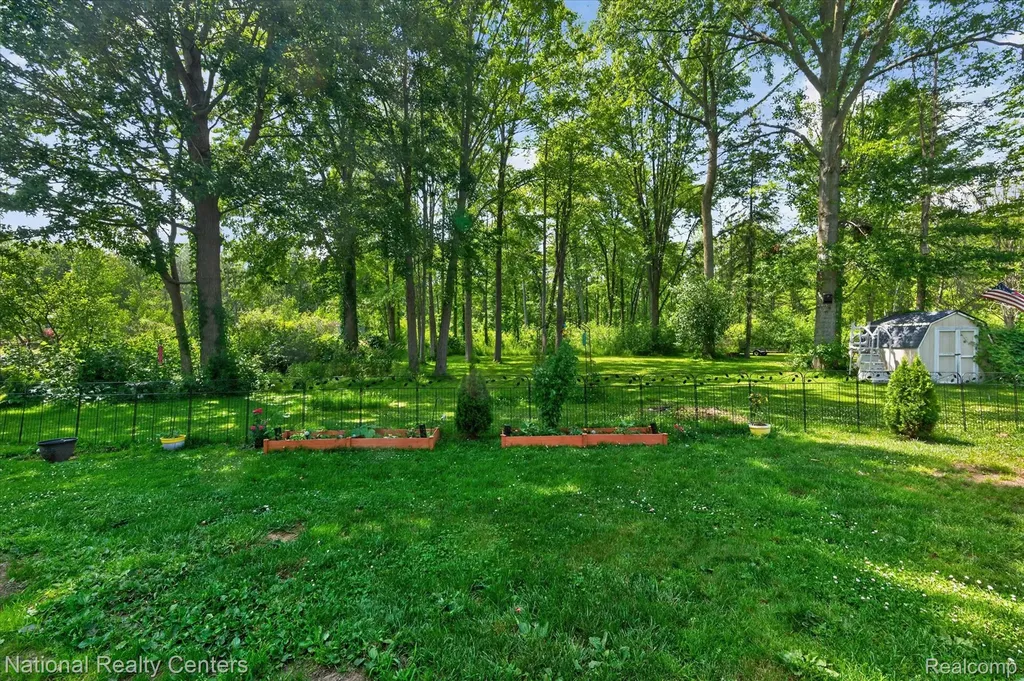9472 Lakepointe Boulevard Clay Township MI 48001