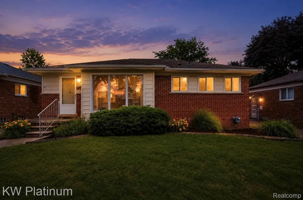 25718 Harmon Street St. Clair Shores City MI 48081