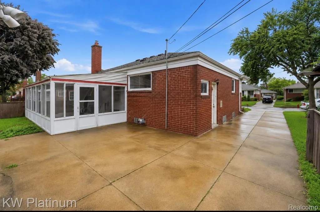 25718 Harmon Street St. Clair Shores City MI 48081