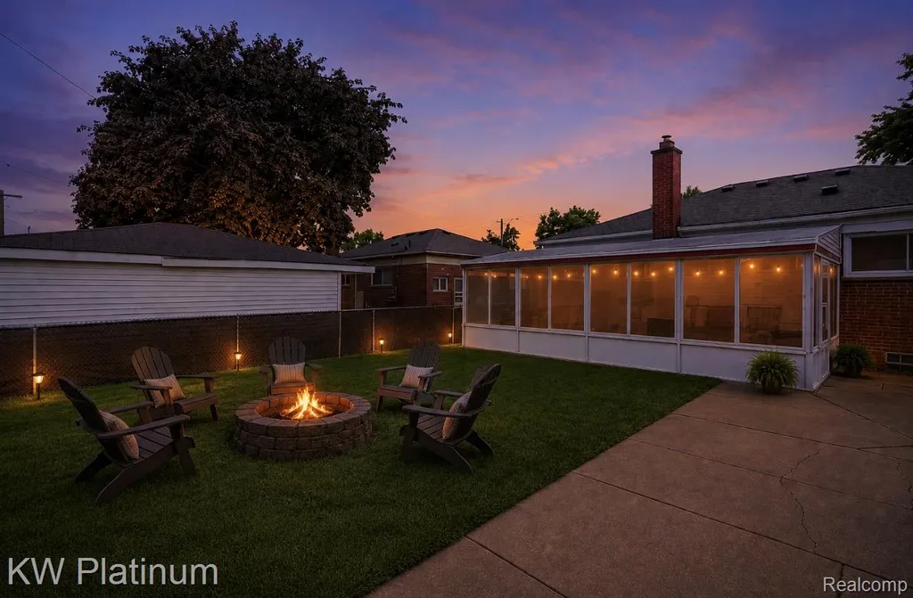 25718 Harmon Street St. Clair Shores City MI 48081