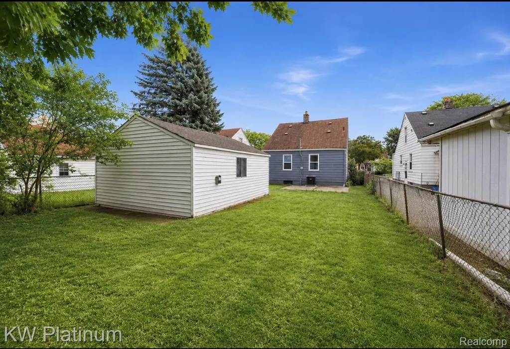 23809 Normandy Avenue Eastpointe City MI 48021