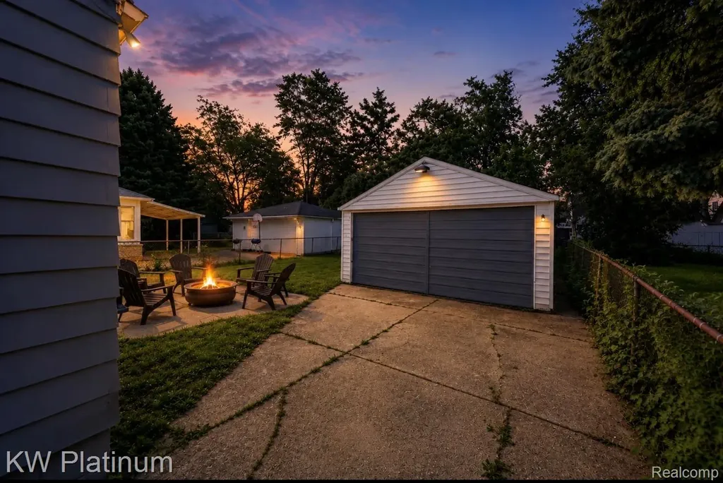23809 Normandy Avenue Eastpointe City MI 48021