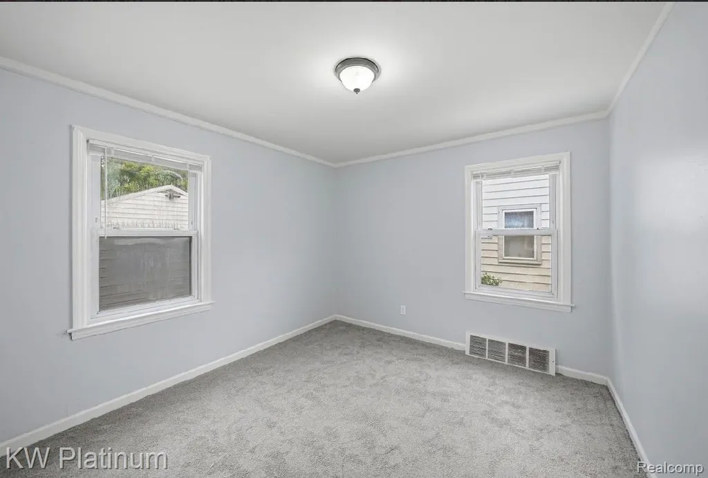 23809 Normandy Avenue Eastpointe City MI 48021