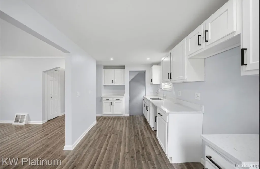 23809 Normandy Avenue Eastpointe City MI 48021