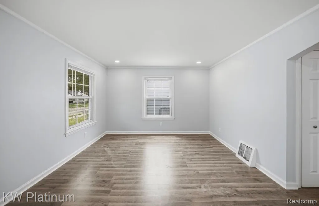 23809 Normandy Avenue Eastpointe City MI 48021