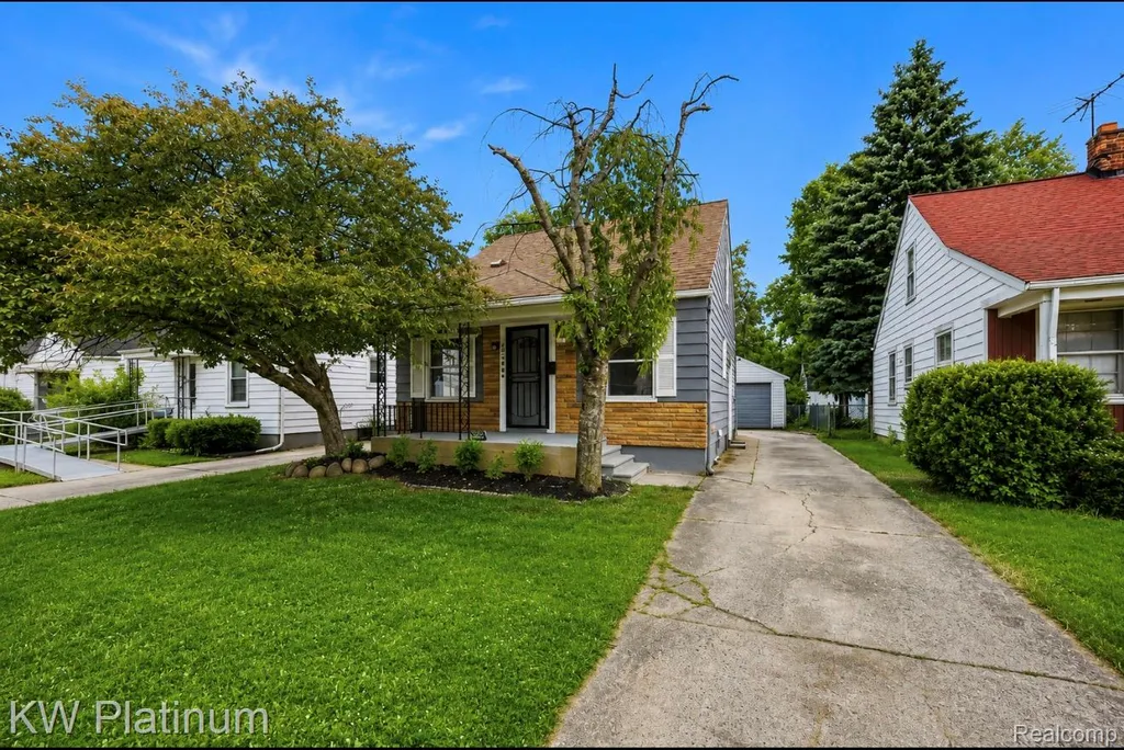 23809 Normandy Avenue Eastpointe City MI 48021