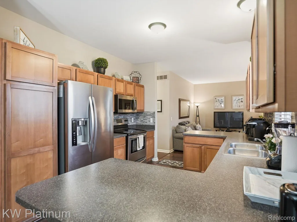 29384 Jennifer New Baltimore City MI 48051