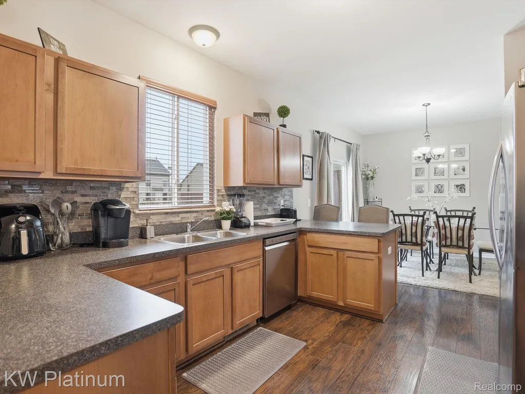 29384 Jennifer New Baltimore City MI 48051