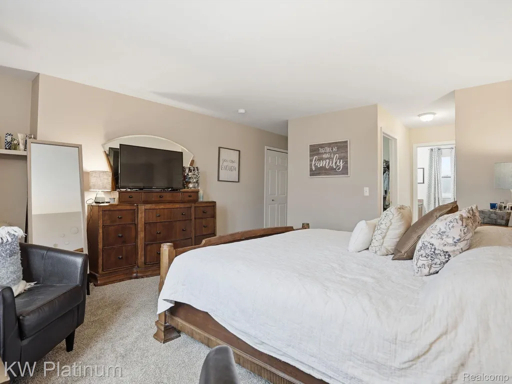 29384 Jennifer New Baltimore City MI 48051