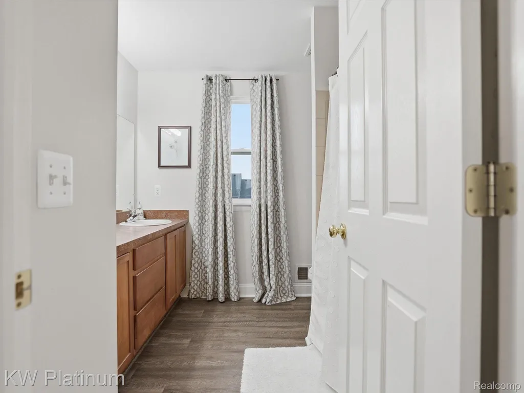 29384 Jennifer New Baltimore City MI 48051