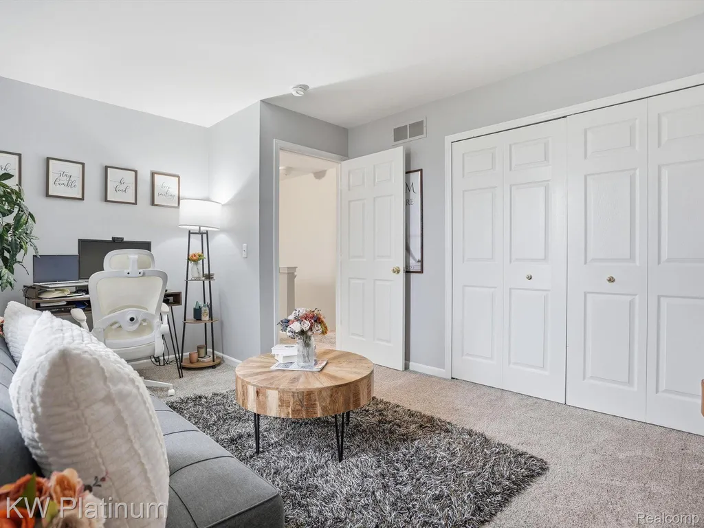 29384 Jennifer New Baltimore City MI 48051