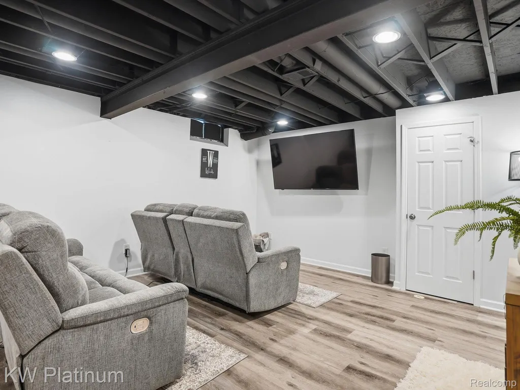29384 Jennifer New Baltimore City MI 48051