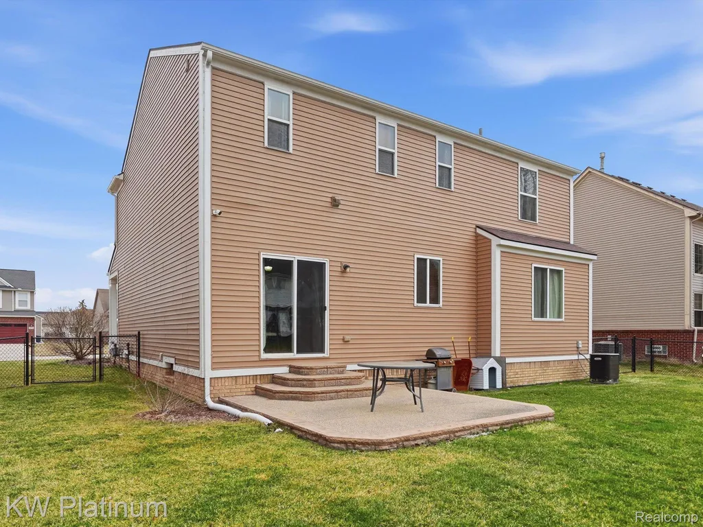 29384 Jennifer New Baltimore City MI 48051