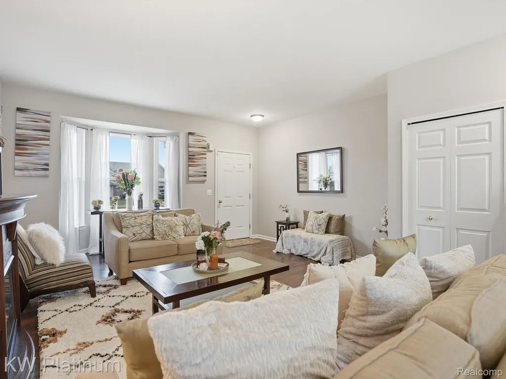 29384 Jennifer New Baltimore City MI 48051