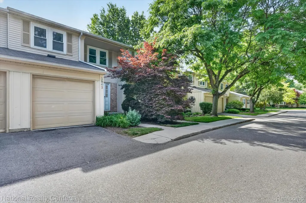 1641 Brentwood Drive Troy City MI 48098
