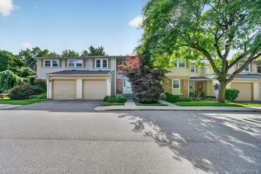 1641 Brentwood Drive Troy City MI 48098