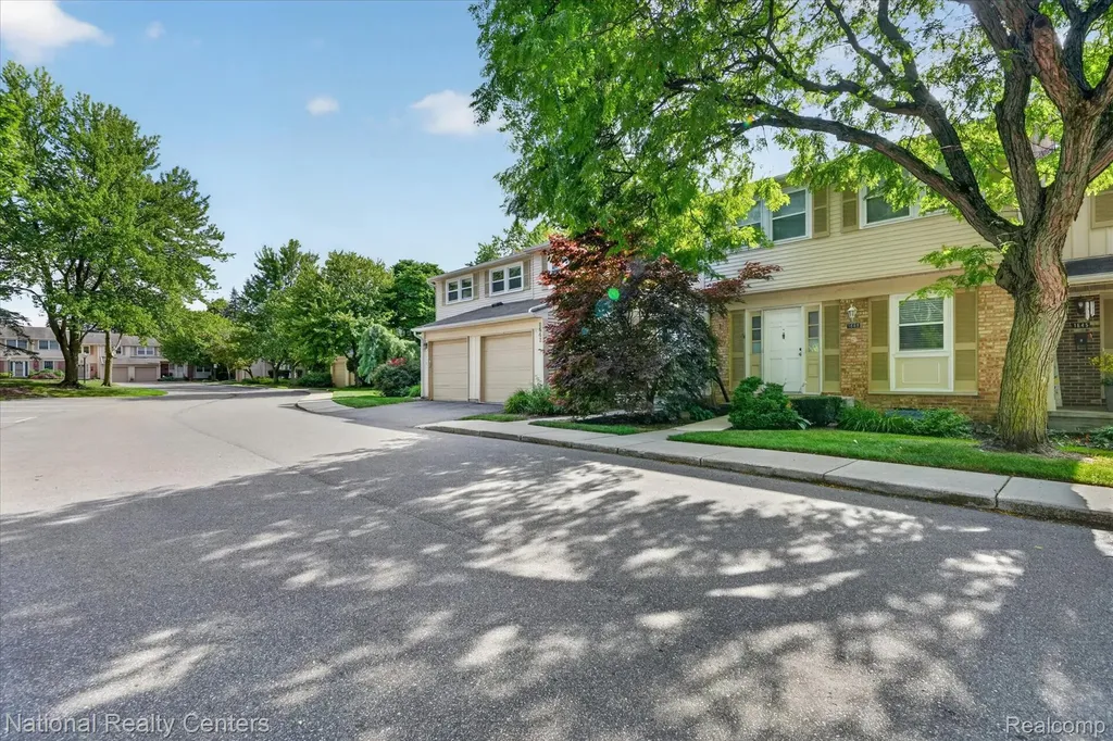 1641 Brentwood Drive Troy City MI 48098