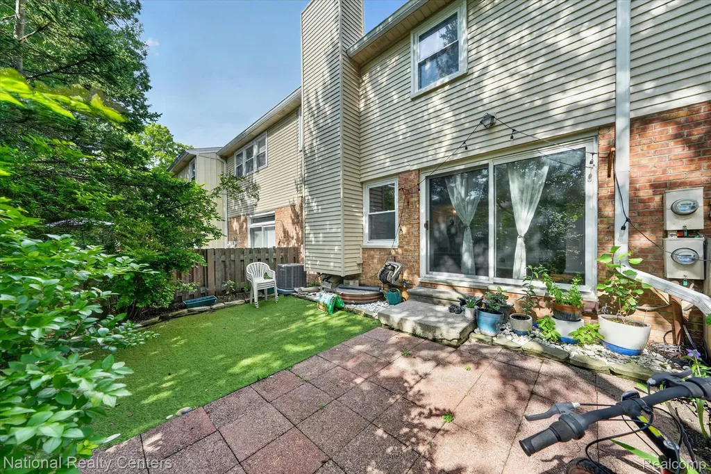 1641 Brentwood Drive Troy City MI 48098