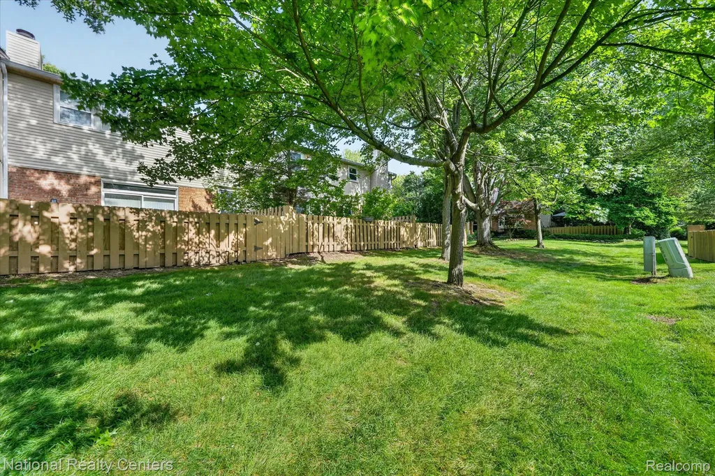 1641 Brentwood Drive Troy City MI 48098
