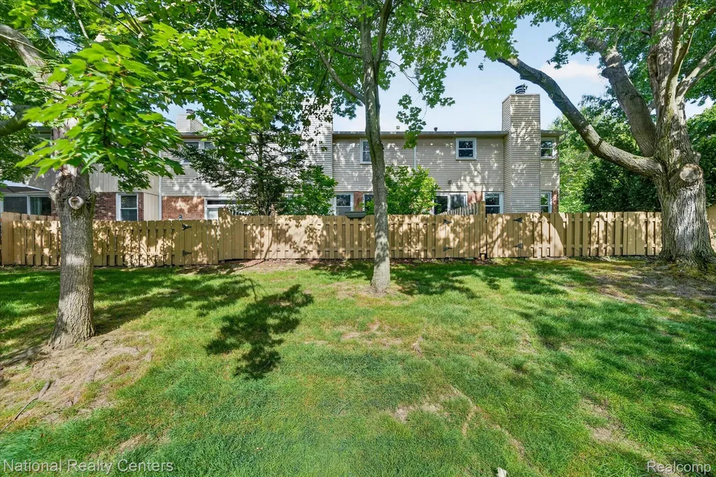 1641 Brentwood Drive Troy City MI 48098