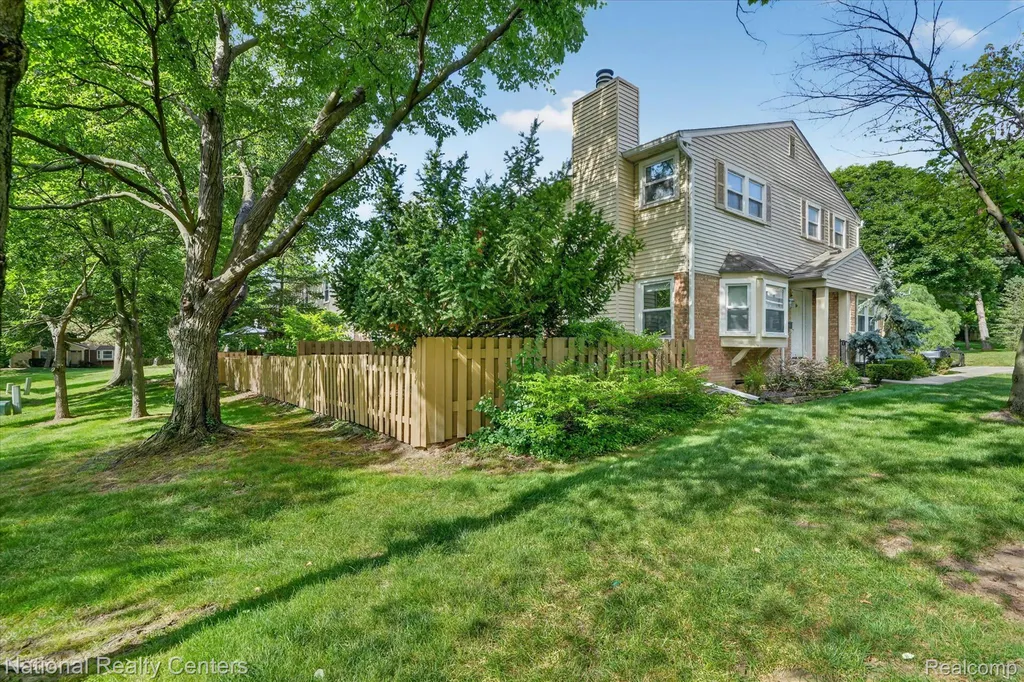 1641 Brentwood Drive Troy City MI 48098