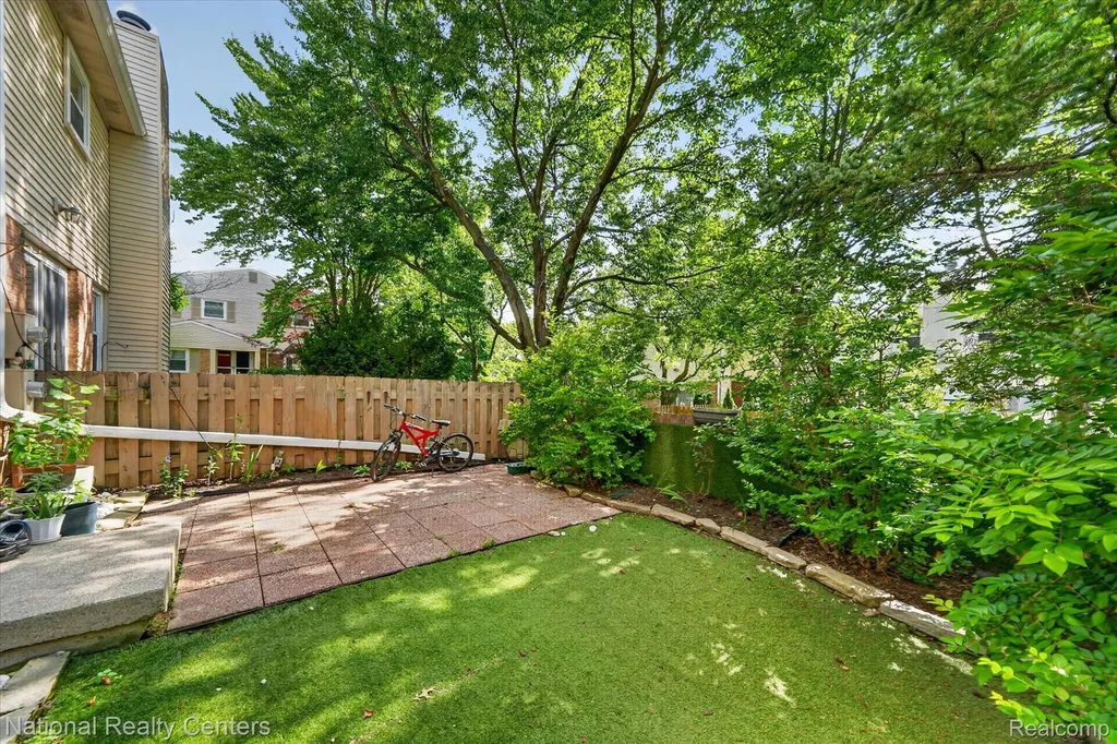 1641 Brentwood Drive Troy City MI 48098