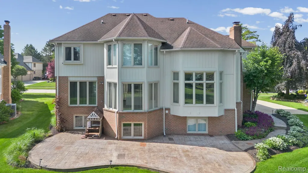 13335 Diegel Drive Shelby Charter Township MI 48315