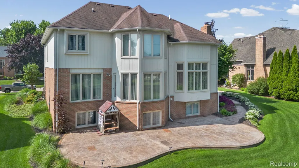 13335 Diegel Drive Shelby Charter Township MI 48315