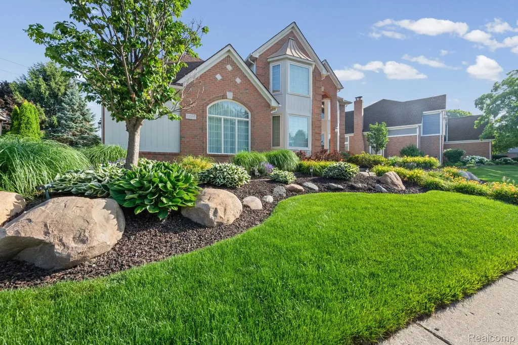 13335 Diegel Drive Shelby Charter Township MI 48315
