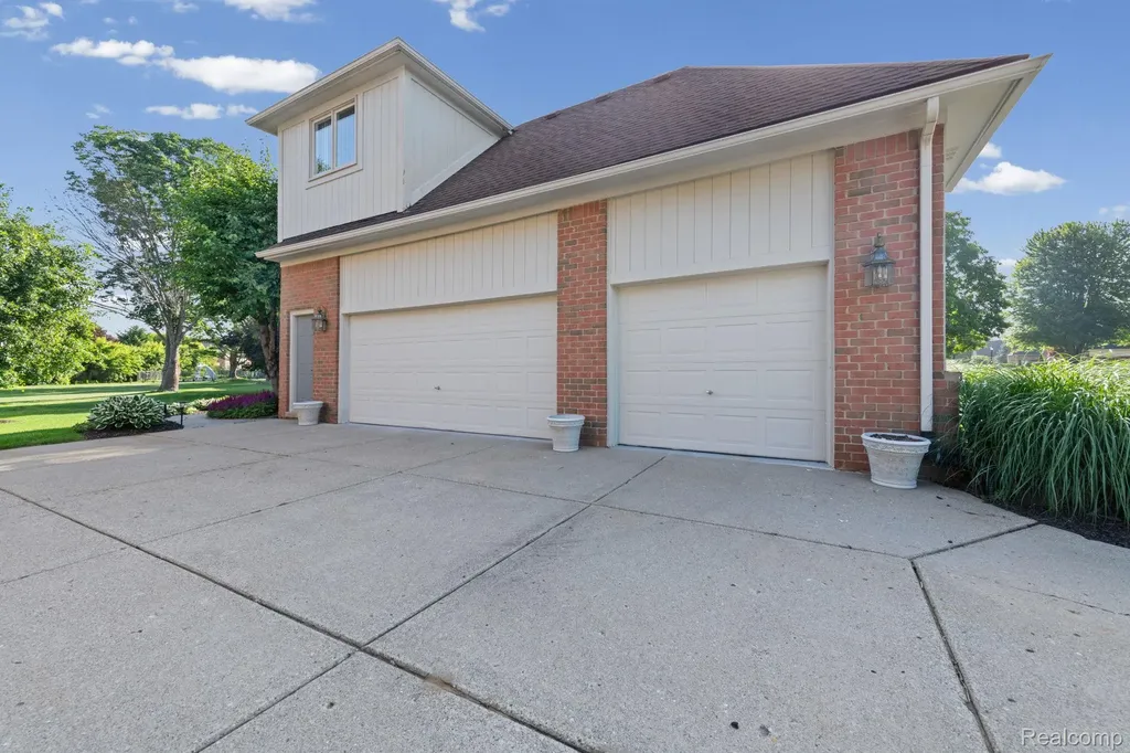 13335 Diegel Drive Shelby Charter Township MI 48315
