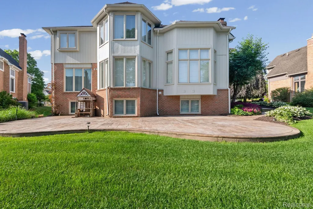 13335 Diegel Drive Shelby Charter Township MI 48315