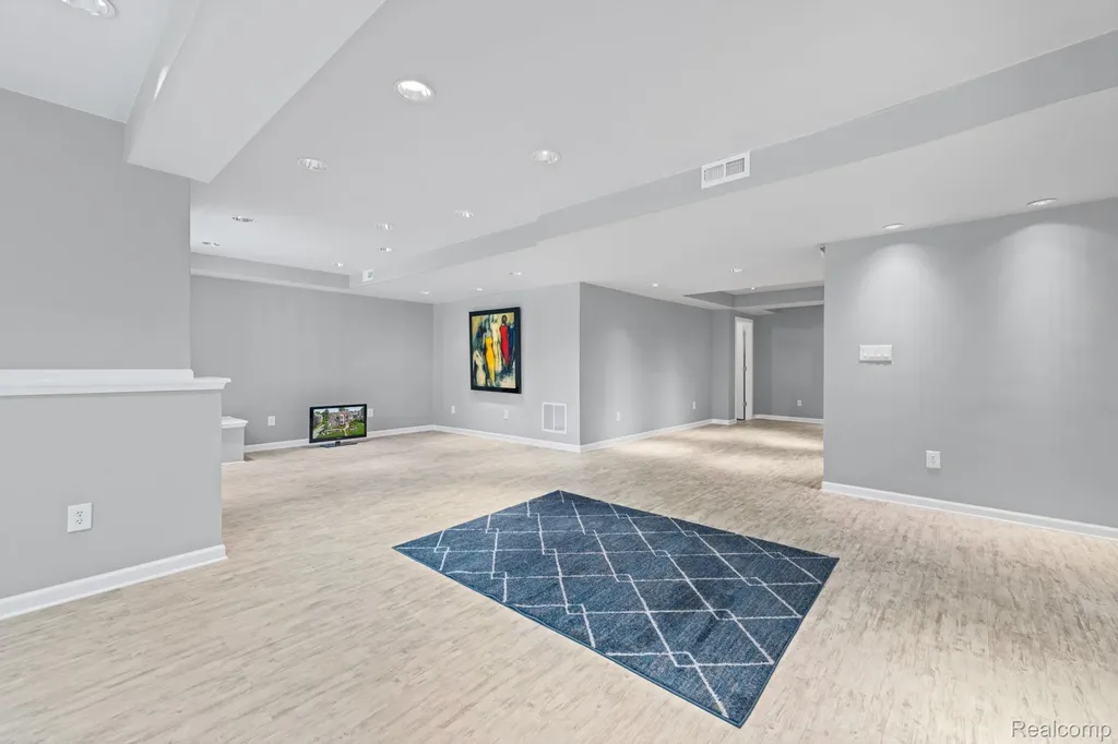 13335 Diegel Drive Shelby Charter Township MI 48315