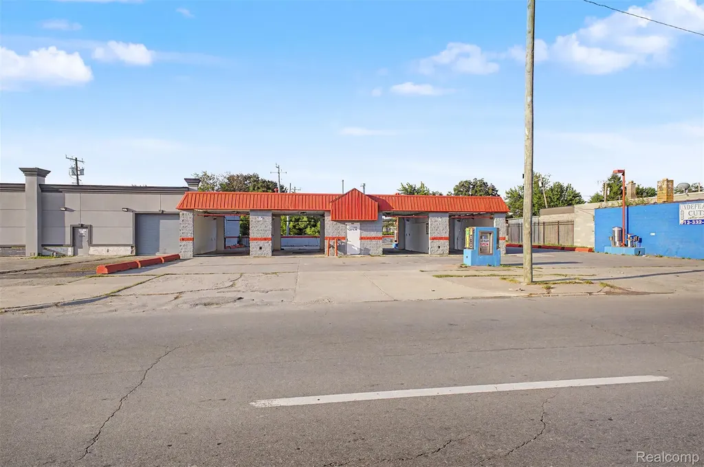 19639 W Warren Avenue Detroit City MI 48228