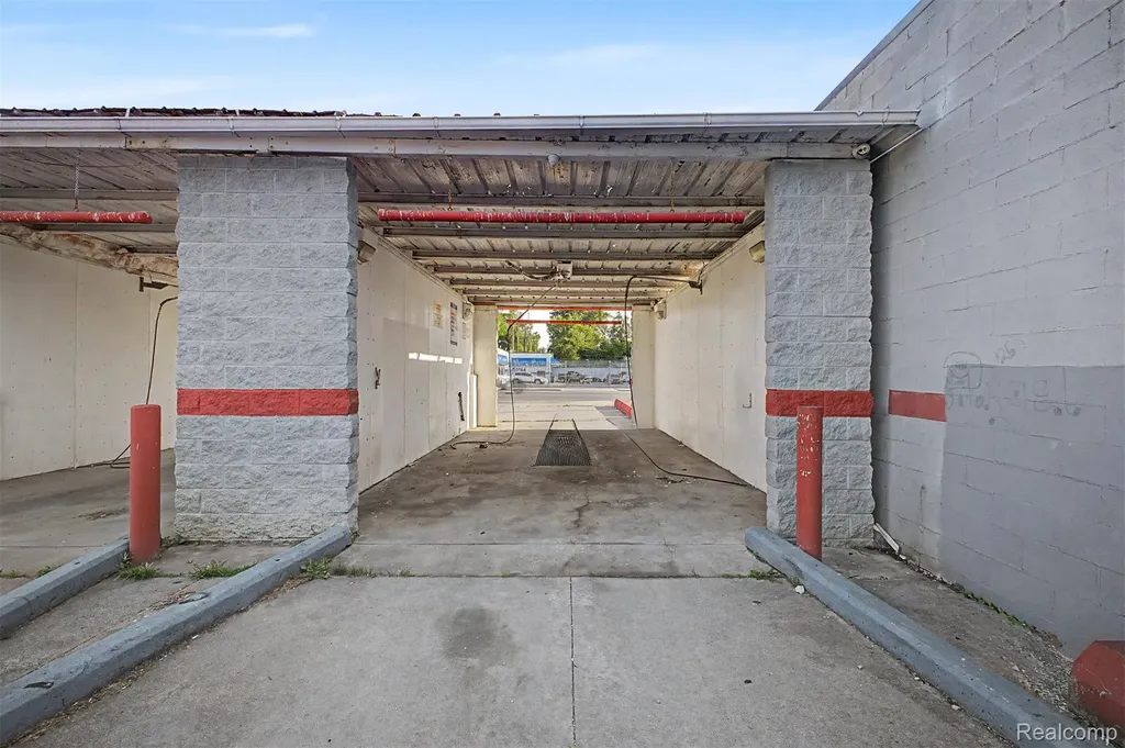19639 W Warren Avenue Detroit City MI 48228