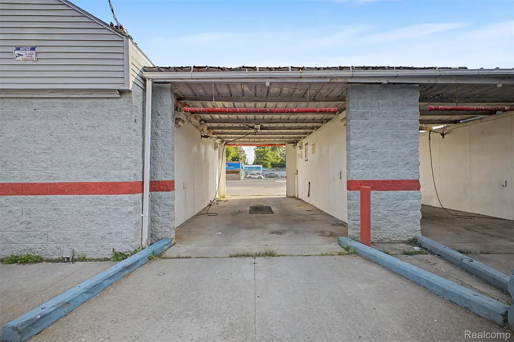 19639 W Warren Avenue Detroit City MI 48228