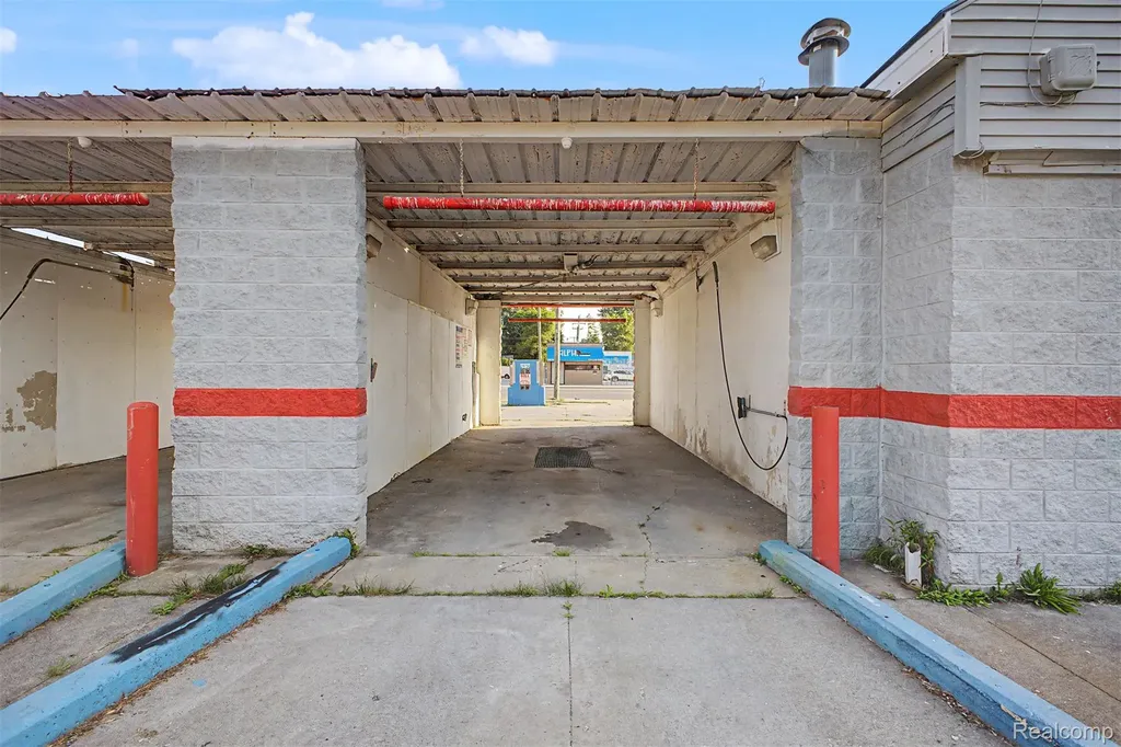19639 W Warren Avenue Detroit City MI 48228