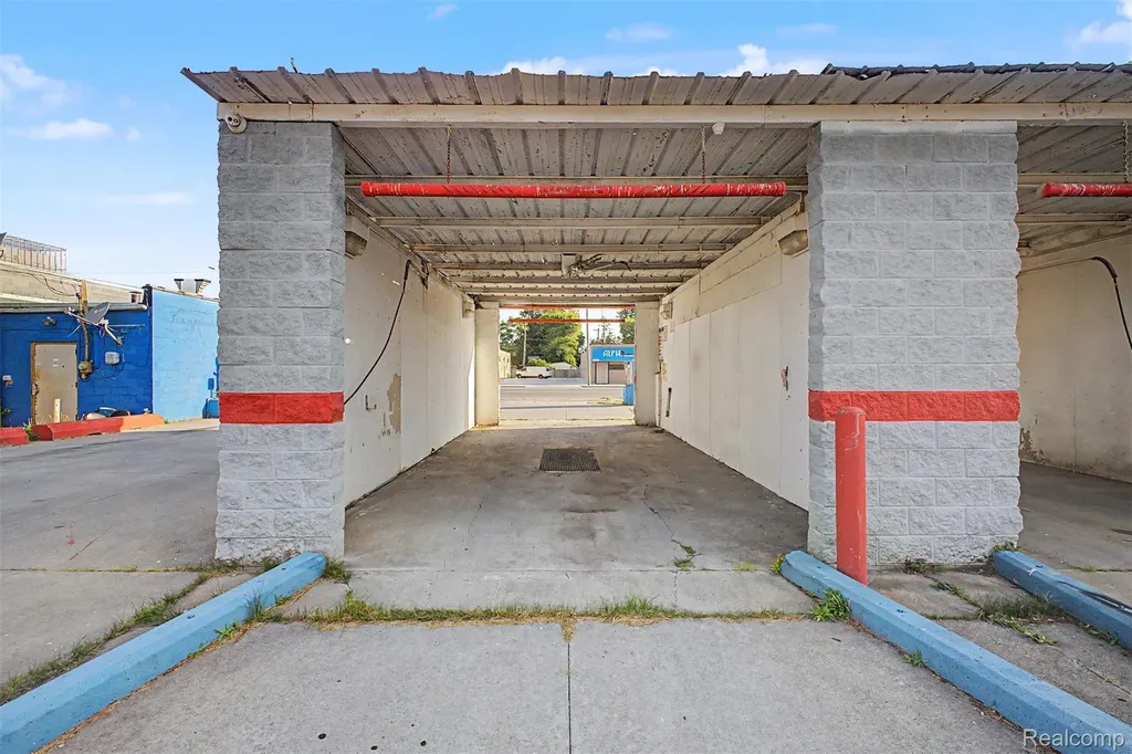 19639 W Warren Avenue Detroit City MI 48228