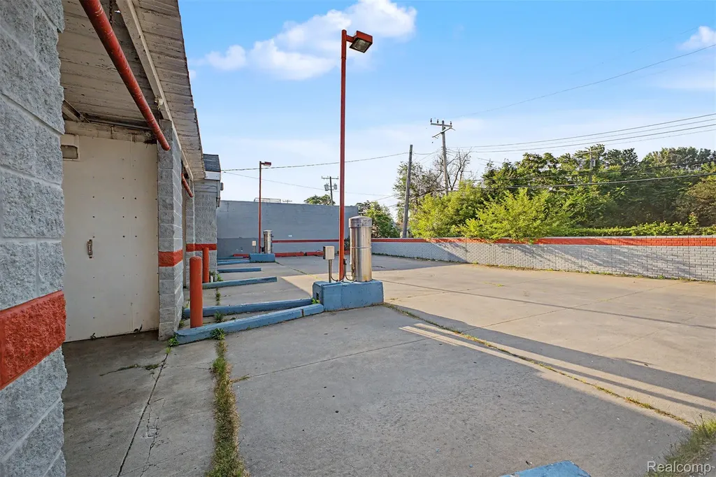 19639 W Warren Avenue Detroit City MI 48228