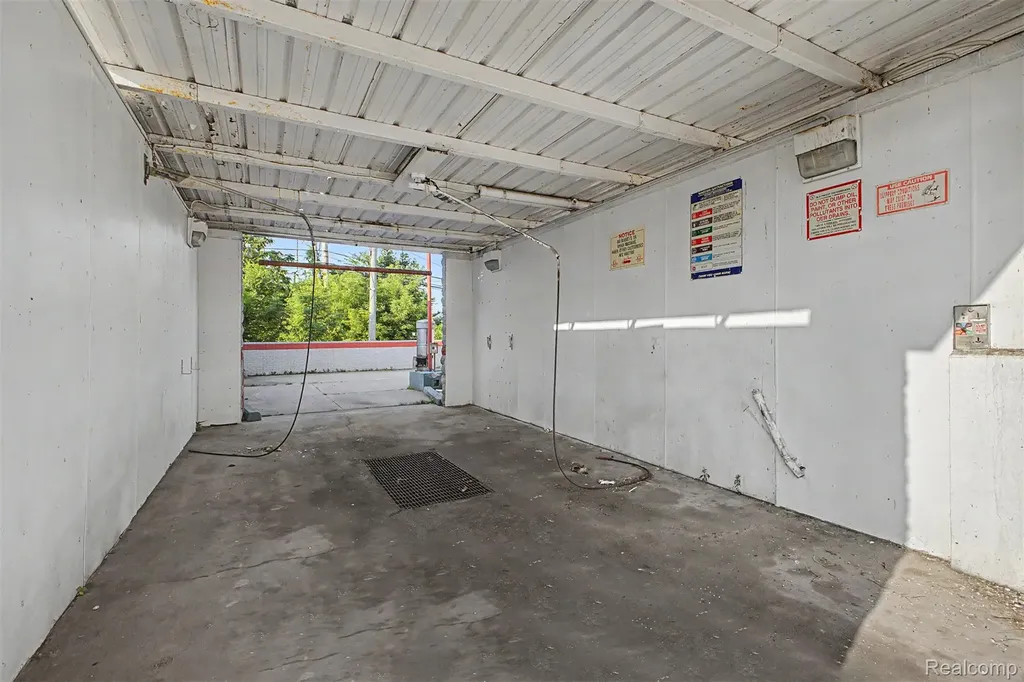 19639 W Warren Avenue Detroit City MI 48228