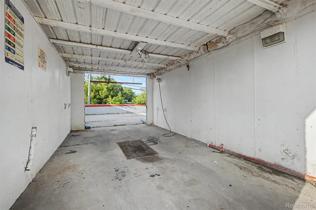 19639 W Warren Avenue Detroit City MI 48228