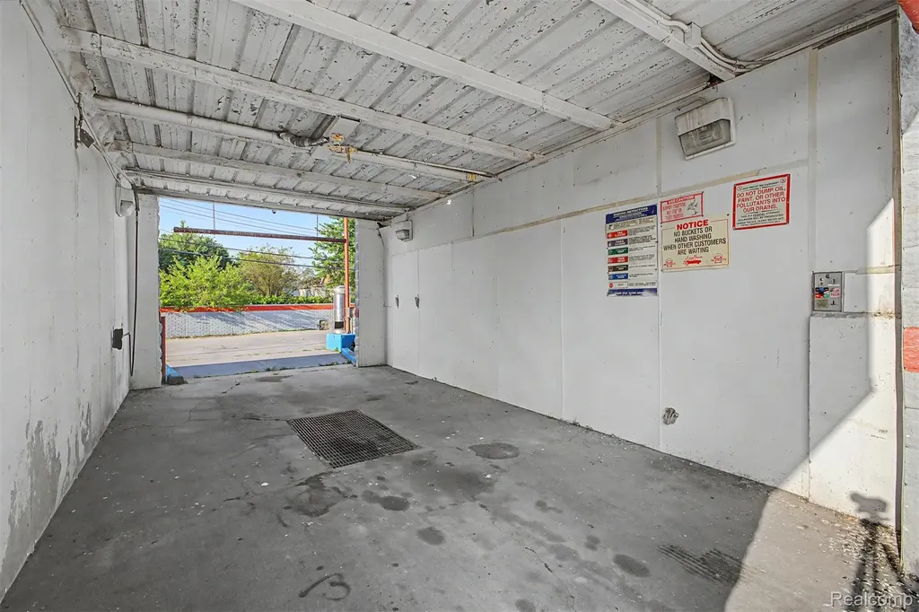 19639 W Warren Avenue Detroit City MI 48228