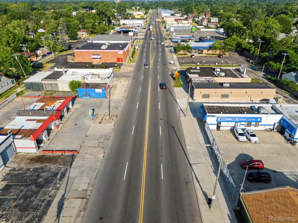 19639 W Warren Avenue Detroit City MI 48228