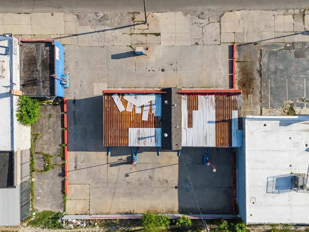 19639 W Warren Avenue Detroit City MI 48228