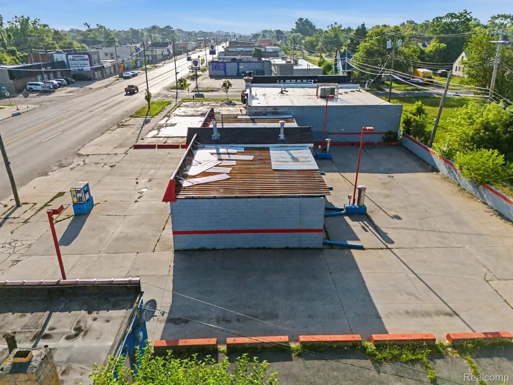 19639 W Warren Avenue Detroit City MI 48228