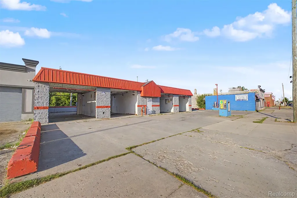 19639 W Warren Avenue Detroit City MI 48228